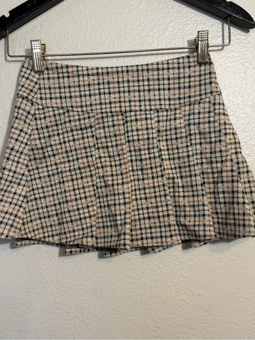 💕Bundle 3 for $20 Hippie Girl Plaid skort in Cream and Black - girls 8